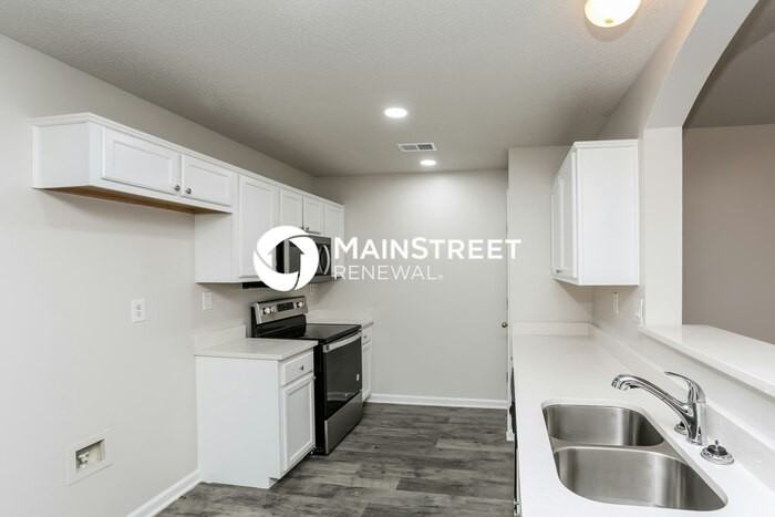 10426 Redmond Cir N - Photo 6 of 16