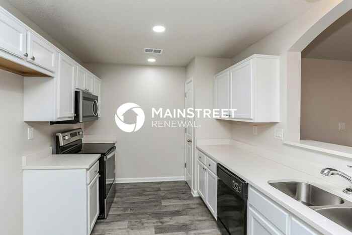 10426 Redmond Cir N - Photo 7 of 16