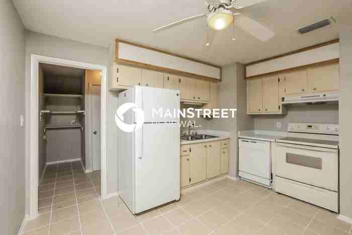 818 Wedgewood Dr - Photo 6 of 16