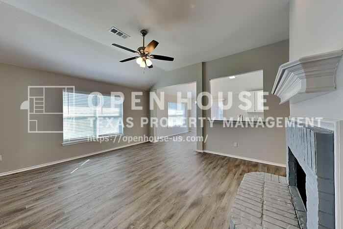 1409 Santos Dr - Photo 5 of 20