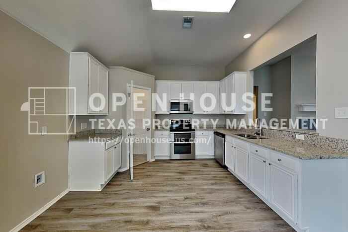 1409 Santos Dr - Photo 6 of 20