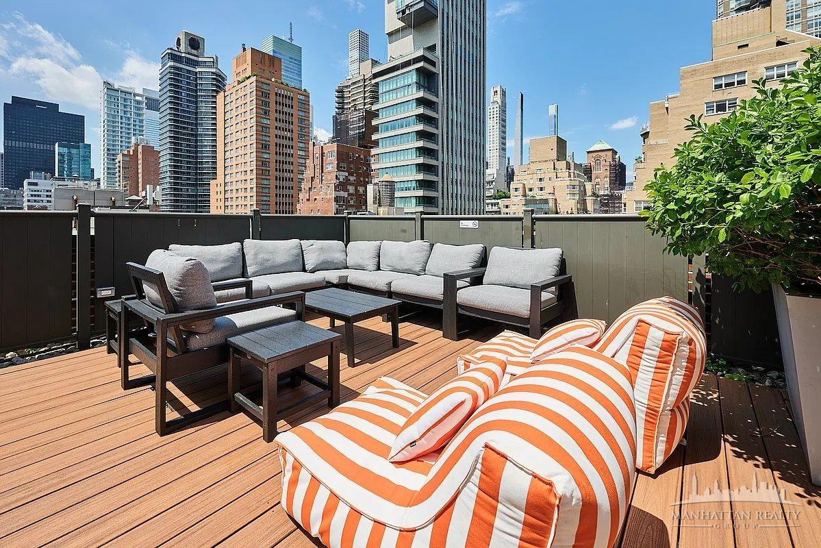 E 63rd St #1F - Photo 7 of 12