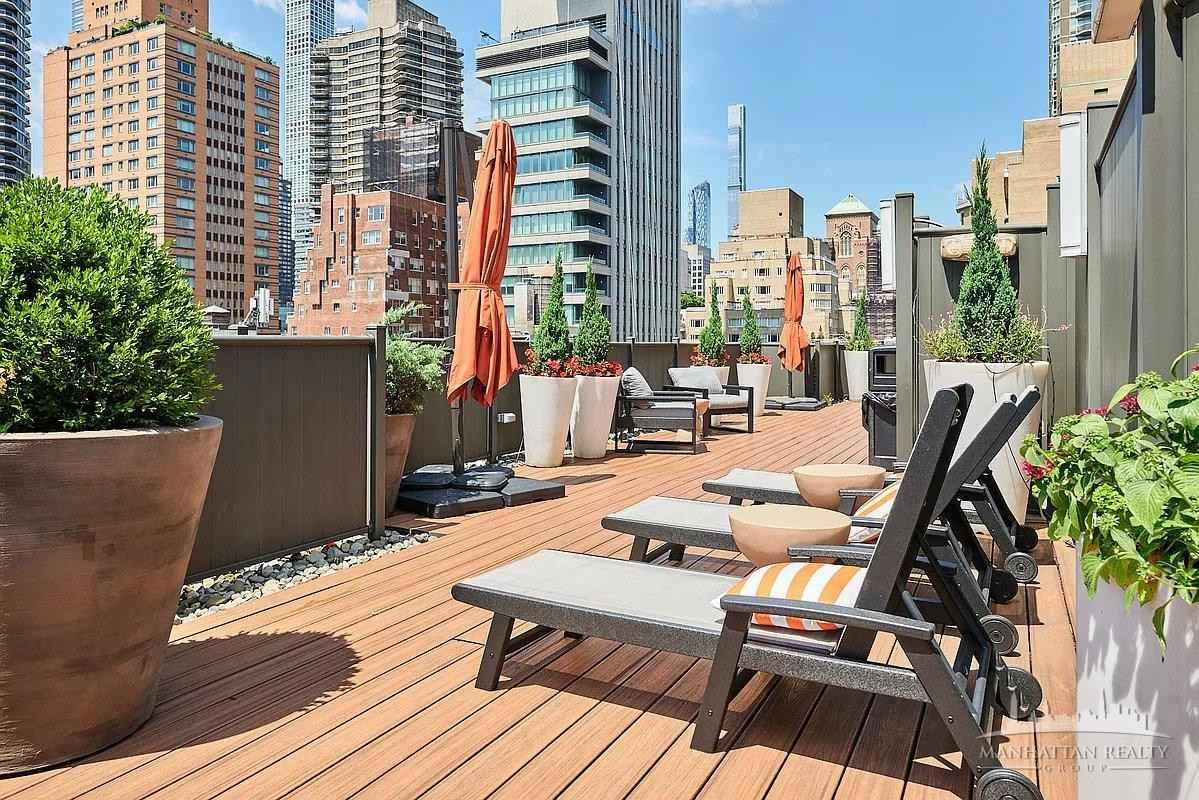 E 63rd St #7J - Photo 6 of 12