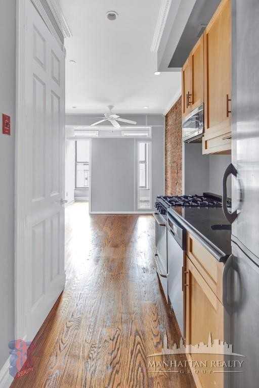 E 13th St #4C - Photo 2 of 16