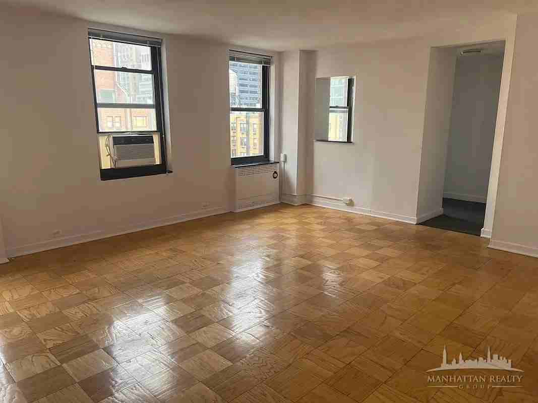 E 38th St #1520 - Photo 3 of 12