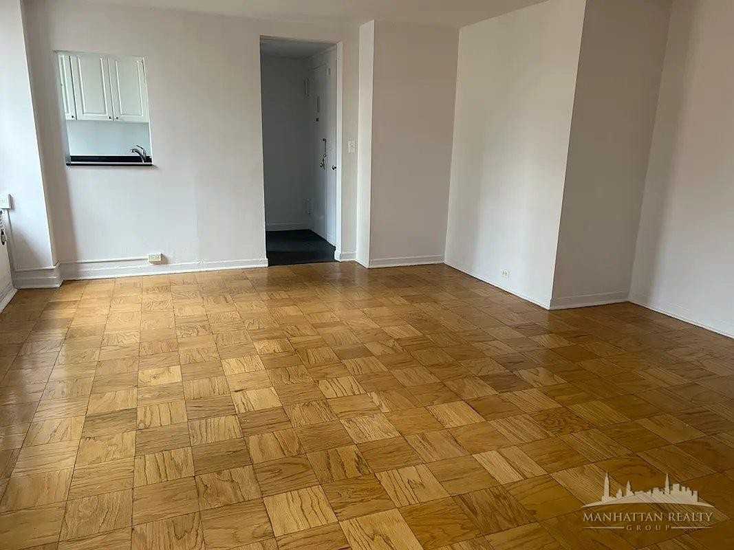 E 38th St #1520 - Photo 4 of 12