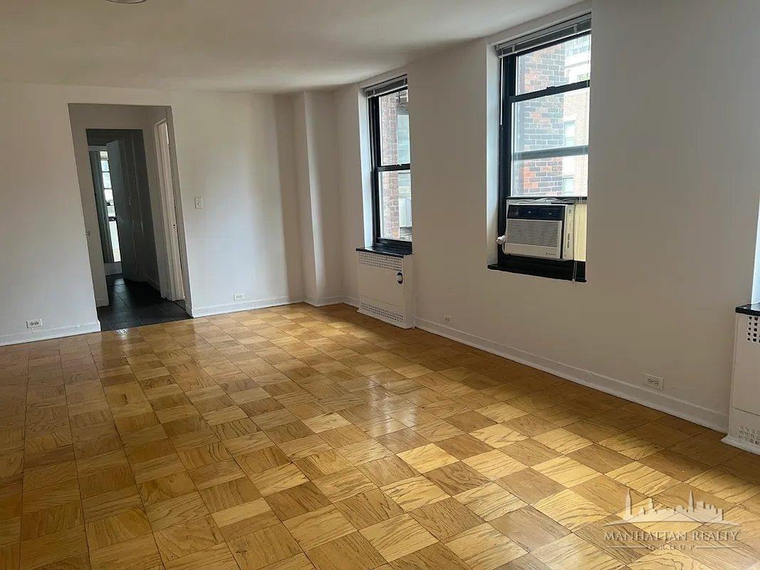 E 38th St #1520 - Photo 5 of 12