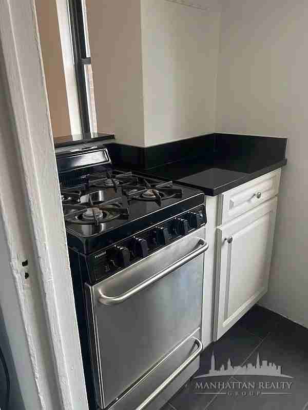 E 38th St #1520 - Photo 6 of 12