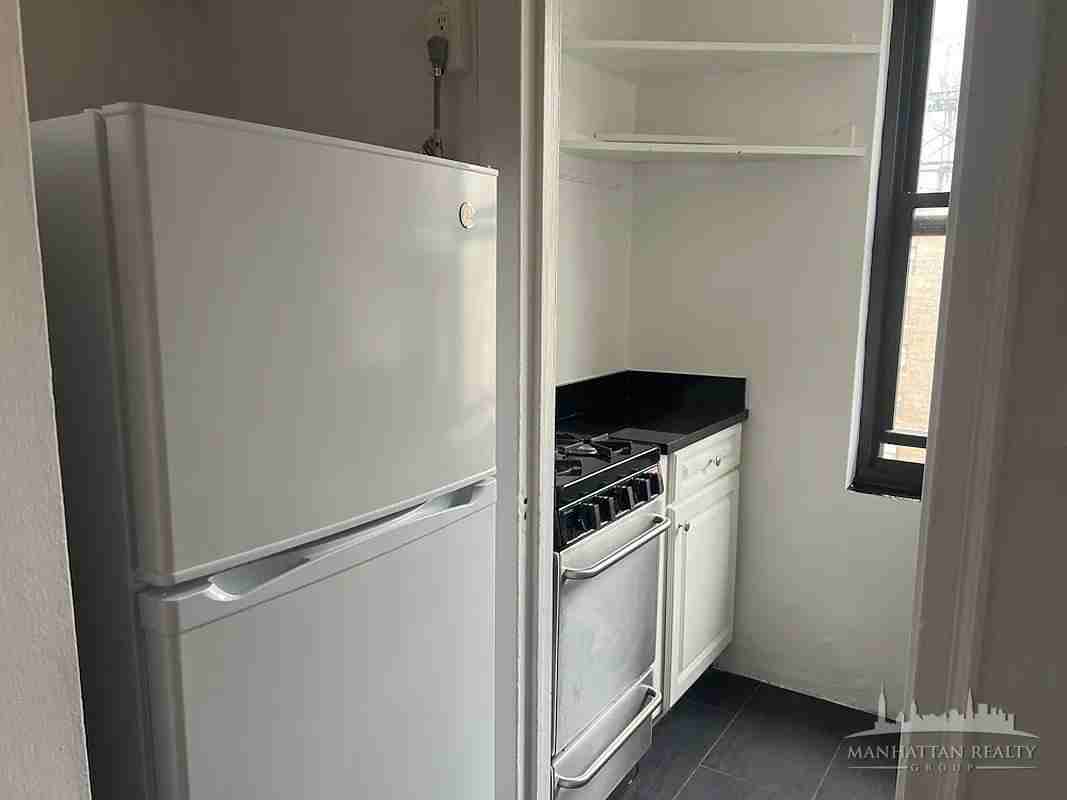 E 38th St #1520 - Photo 7 of 12