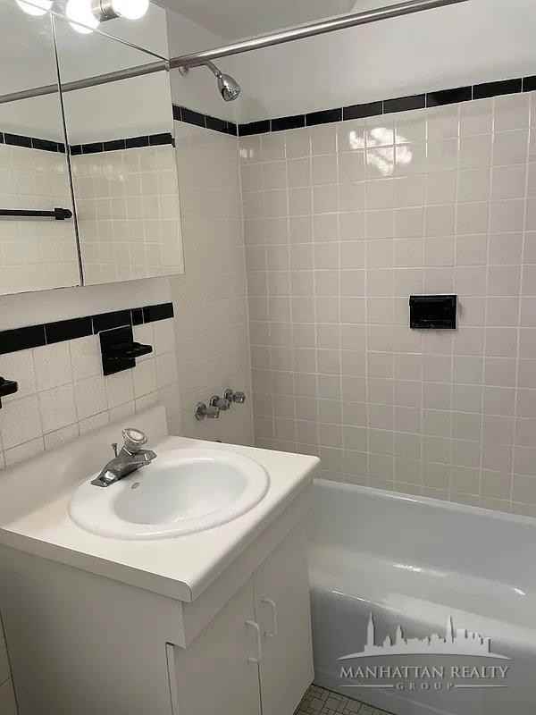 E 46th St #5M - Photo 2 of 4