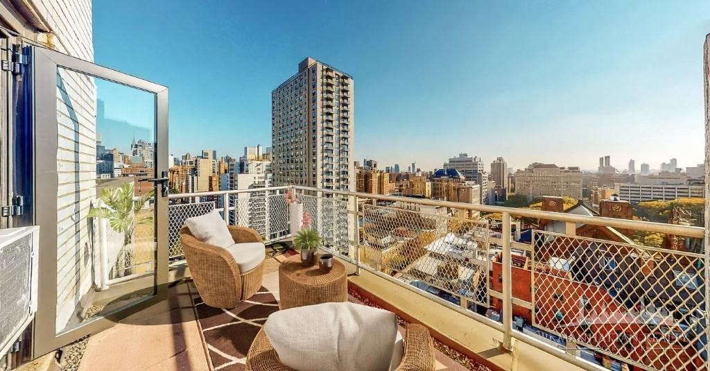 E 16th St #19 - Photo 3 of 6