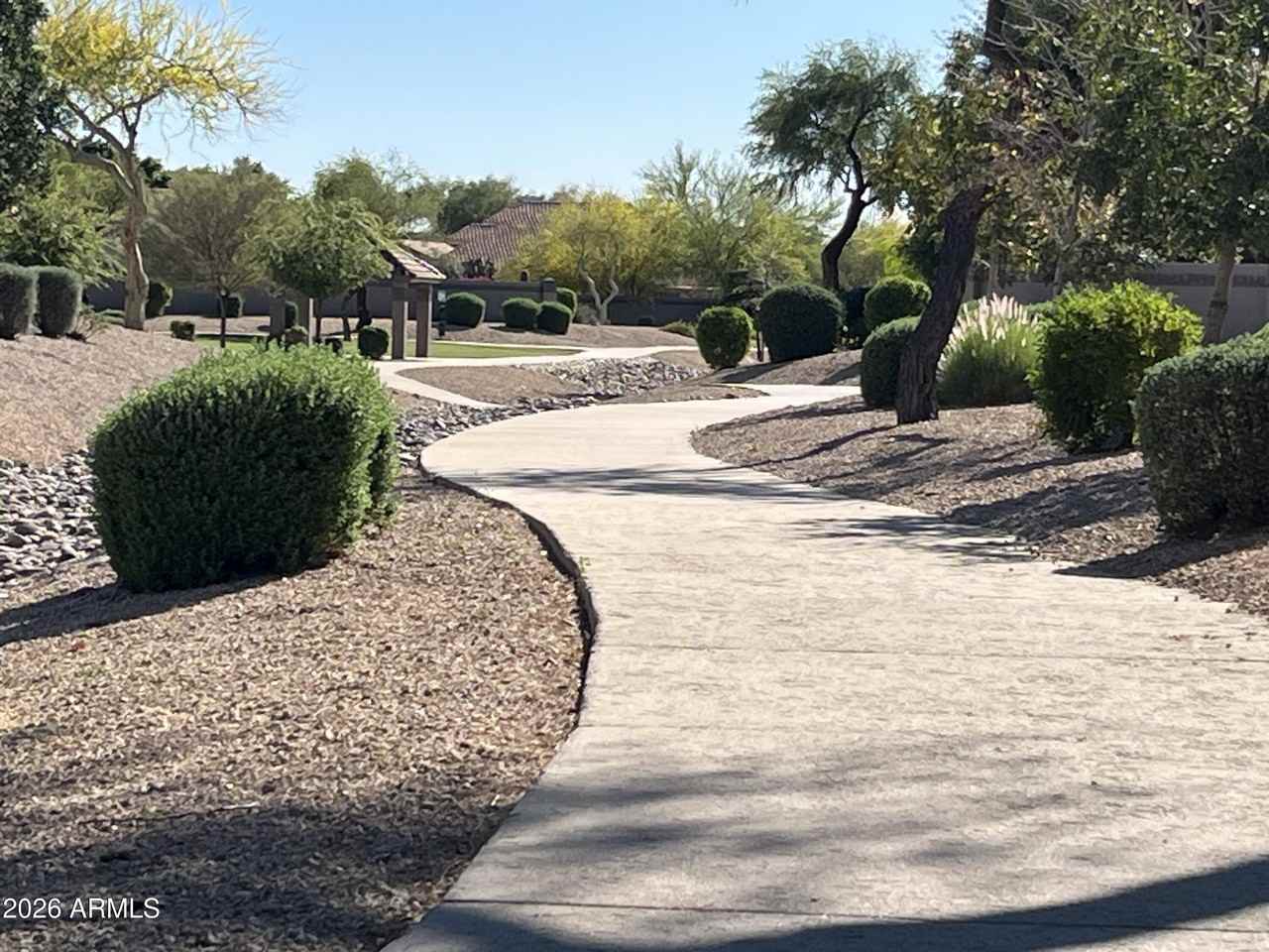 7439 W Crest Ln - Photo 4 of 12