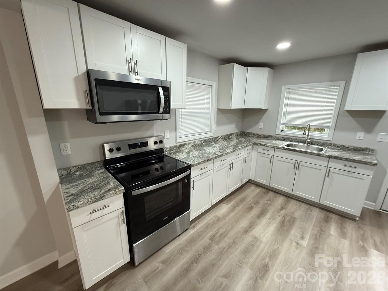 707 N Main St - Photo 3 of 9