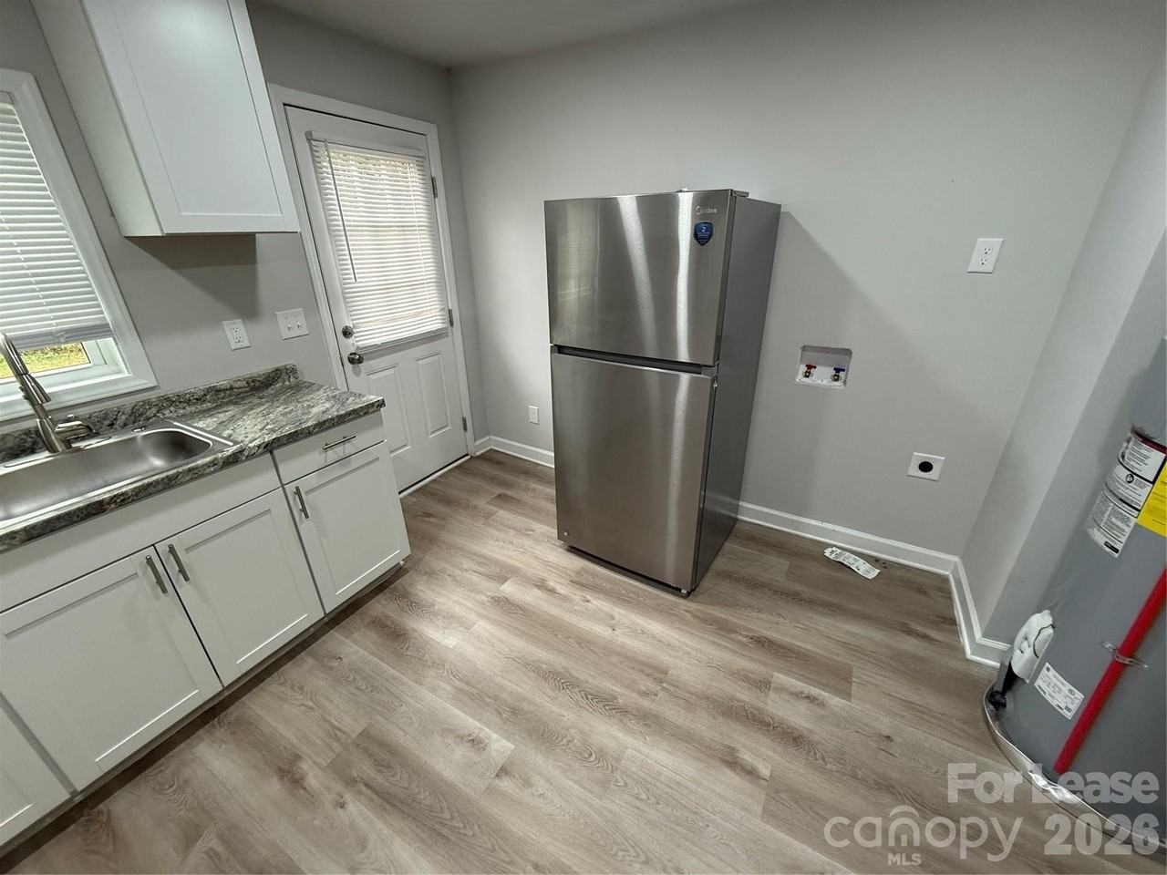 707 N Main St - Photo 4 of 9