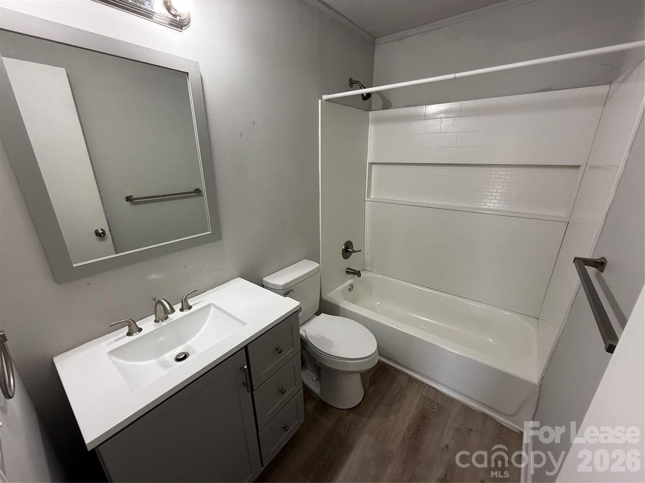 707 N Main St - Photo 7 of 9