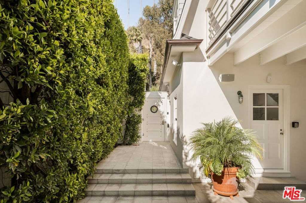 501 Palisades Beach Rd - Photo 4 of 28