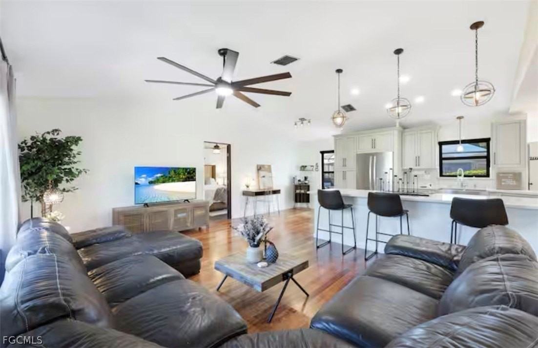 1810 Nw 17th St - Photo 4 of 26