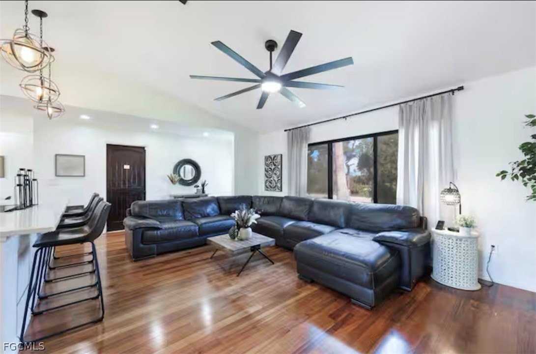 1810 Nw 17th St - Photo 6 of 26