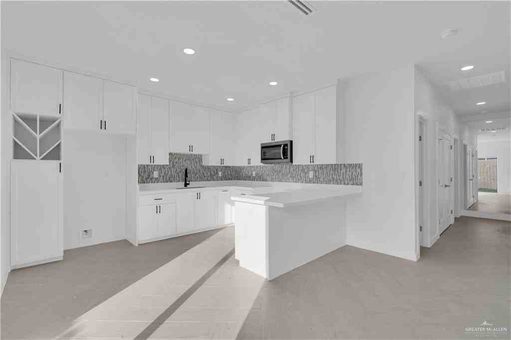 2903 Estevan St Apt 3 - Photo 4 of 12