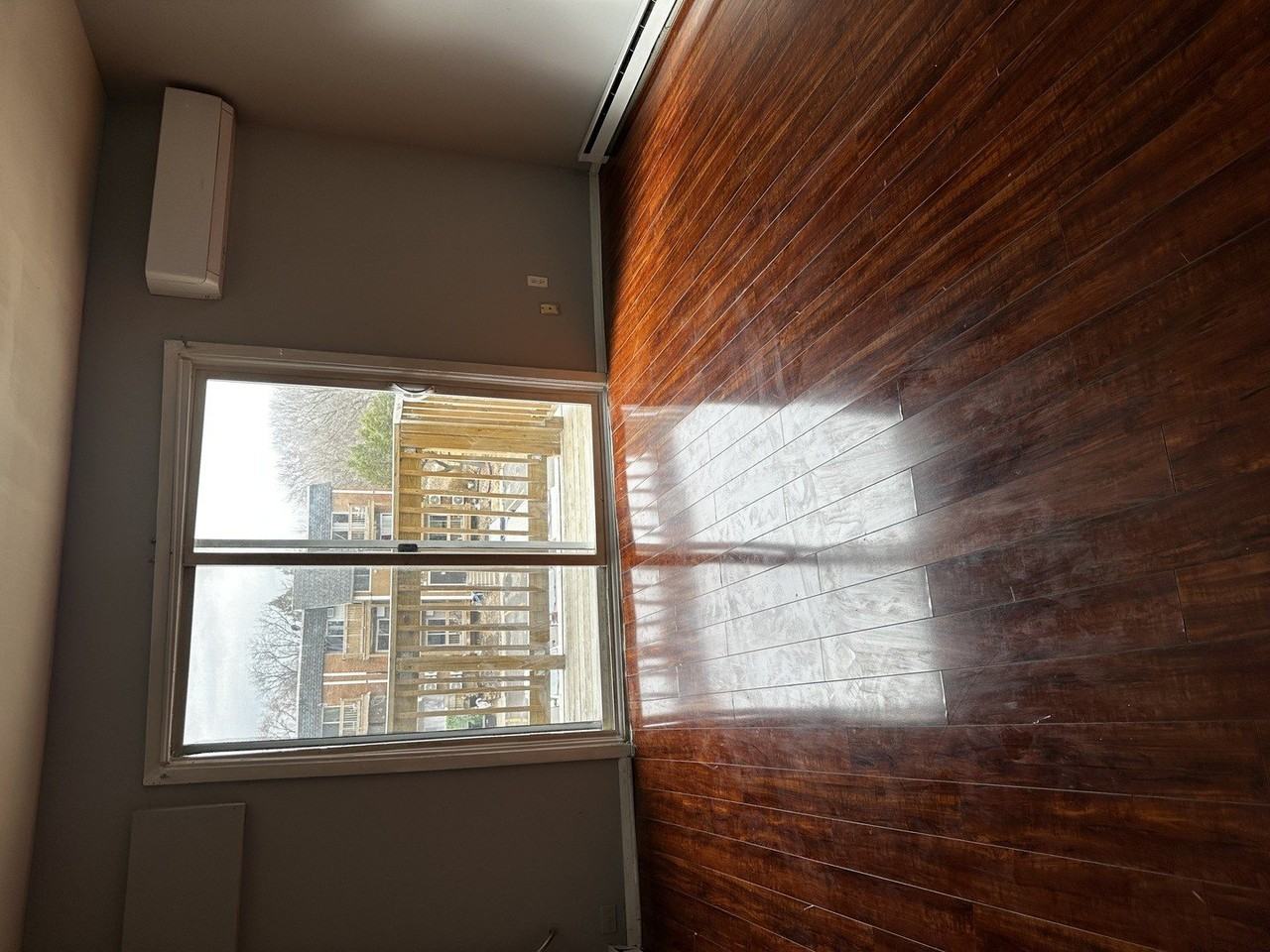 567 Ashland Ave Apt E - Photo 2 of 6