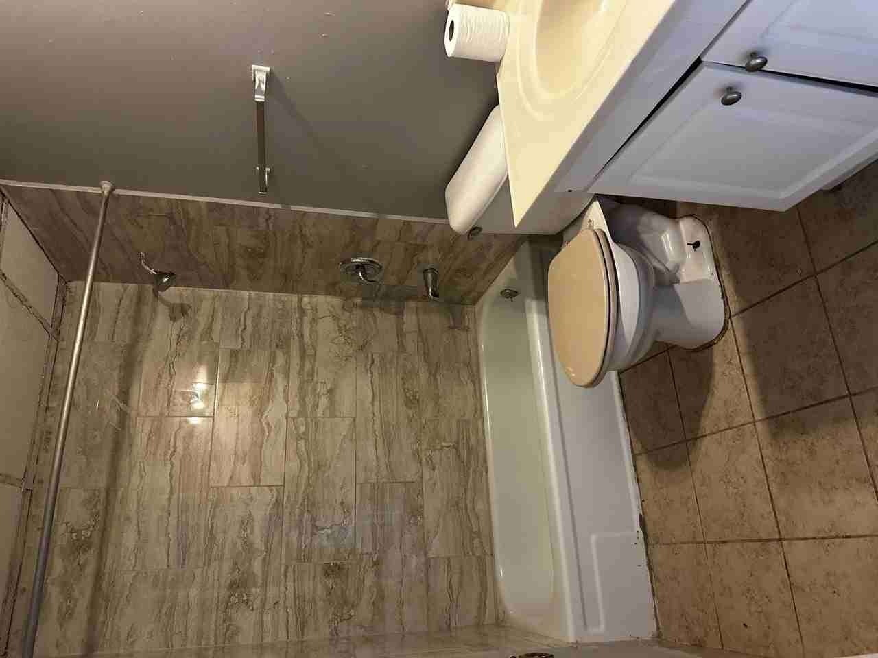 567 Ashland Ave Apt E - Photo 3 of 6