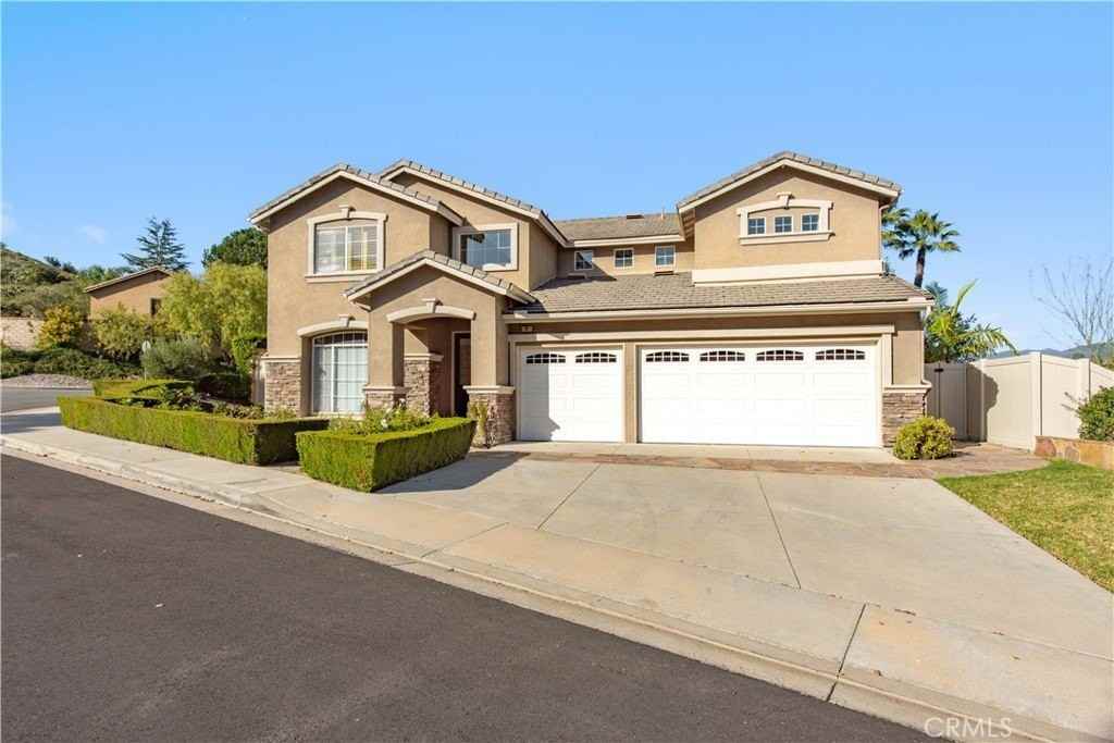 9 Swallows Ln - Photo 2 of 44