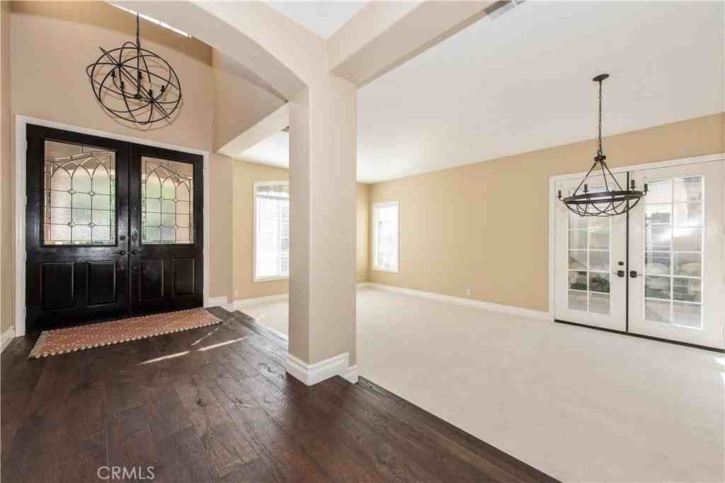 9 Swallows Ln - Photo 4 of 44