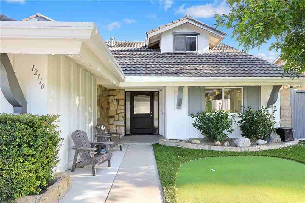 12110 Bowmore Ave - Photo 2 of 31