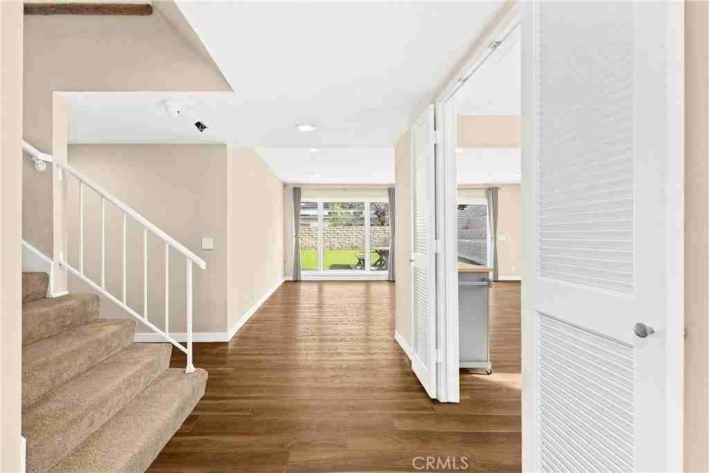 12110 Bowmore Ave - Photo 4 of 31