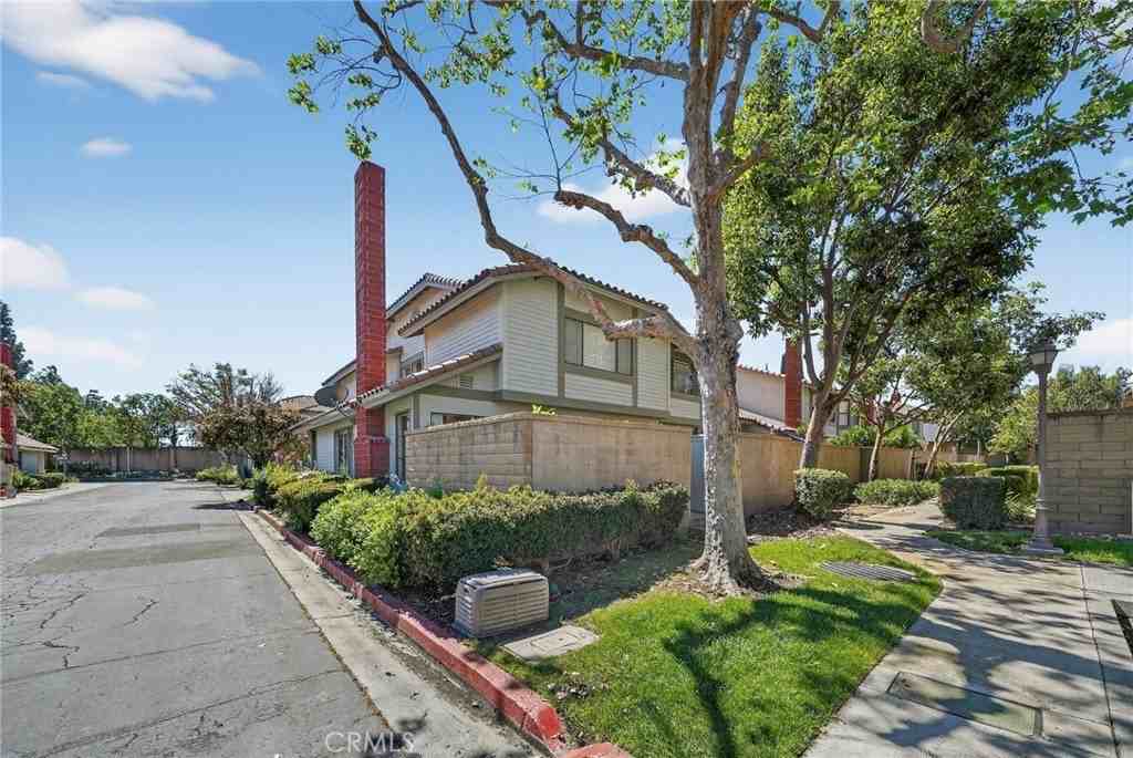 11437 Hanover Ct - Photo 2 of 21