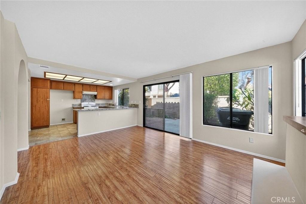 11437 Hanover Ct - Photo 6 of 21