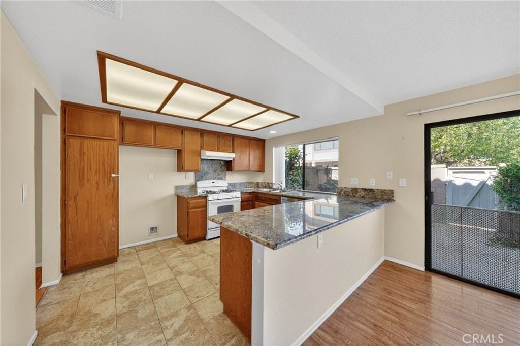 11437 Hanover Ct - Photo 7 of 21