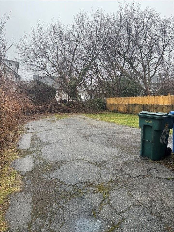 65 Arbutus St #UP - Photo 3 of 12