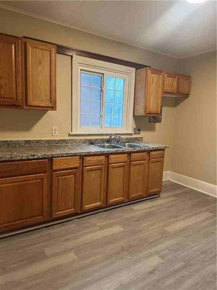 65 Arbutus St #UP - Photo 7 of 12