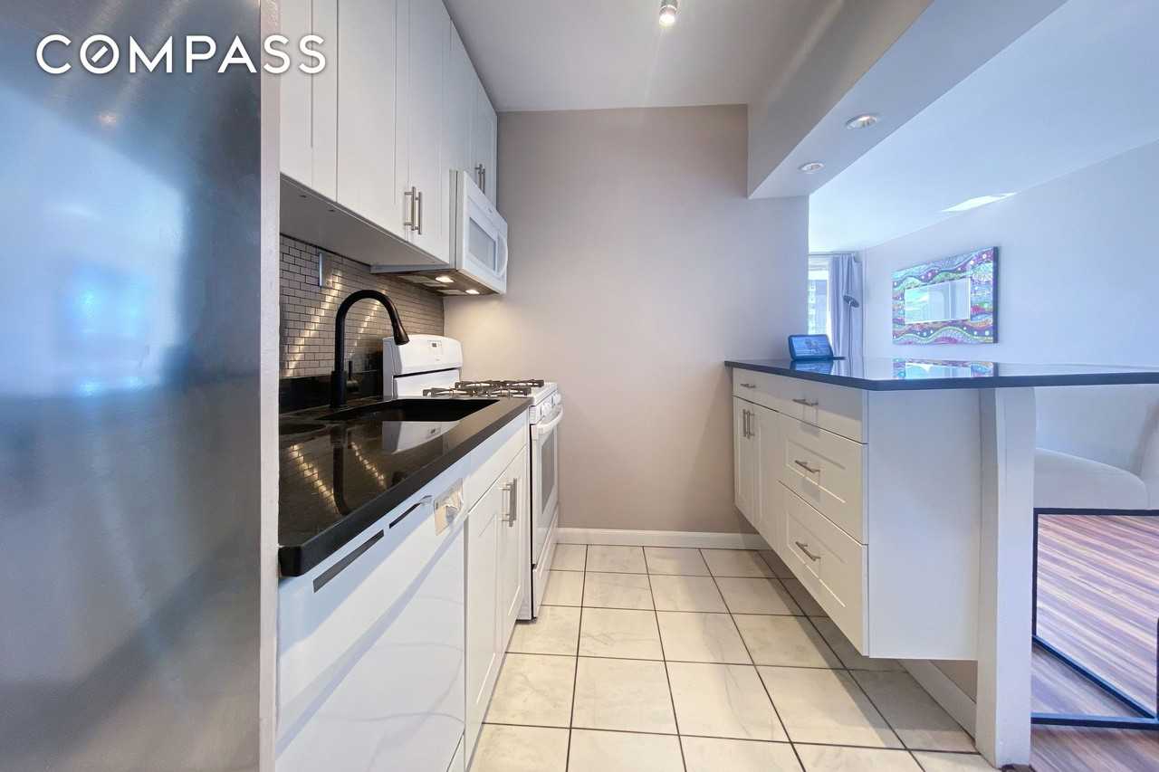 343 E 30th St #7E - Photo 5 of 15