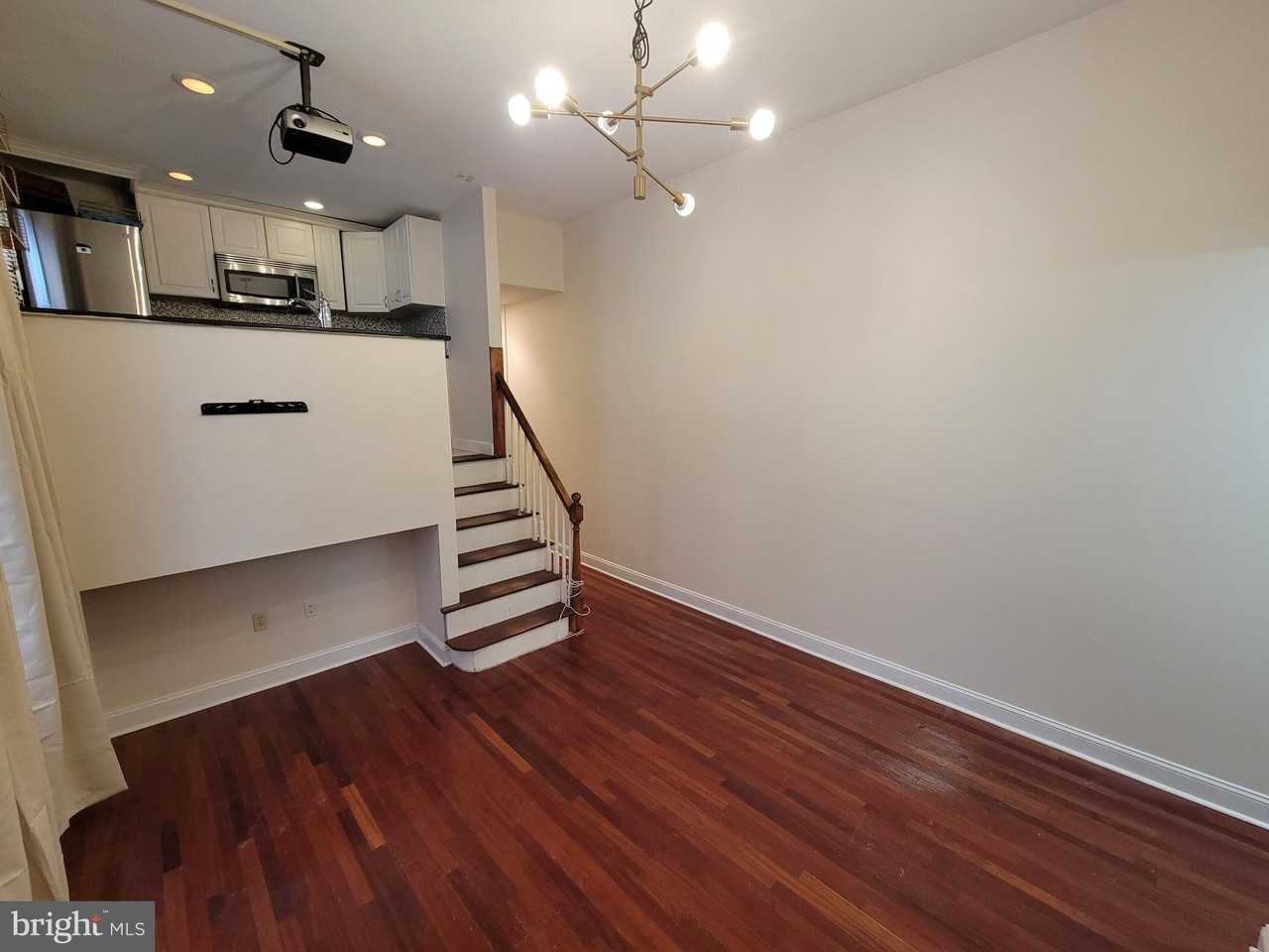 1828-00 Green St Apt 1r - Photo 3 of 10