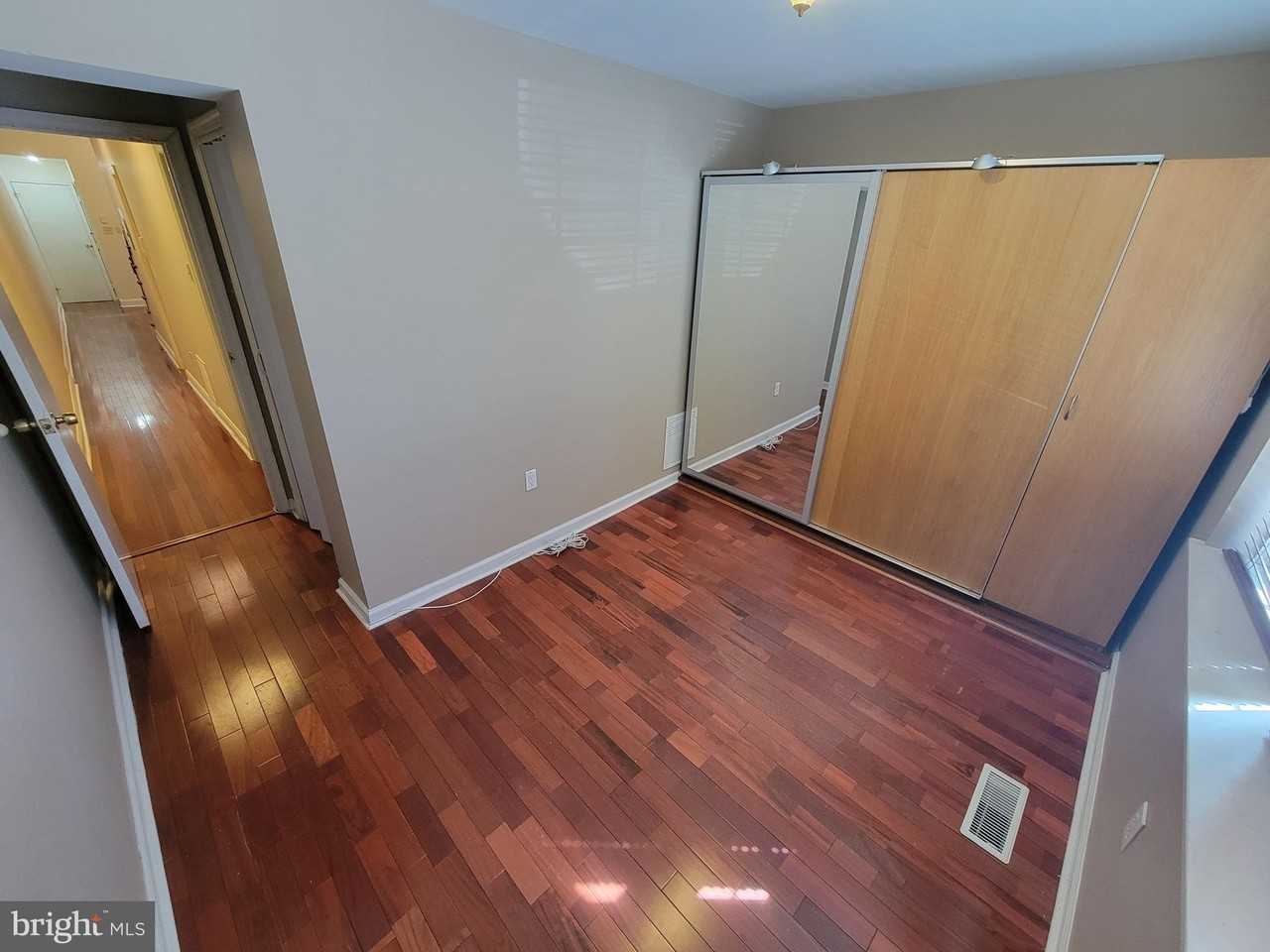 1828-00 Green St Apt 1r - Photo 5 of 10