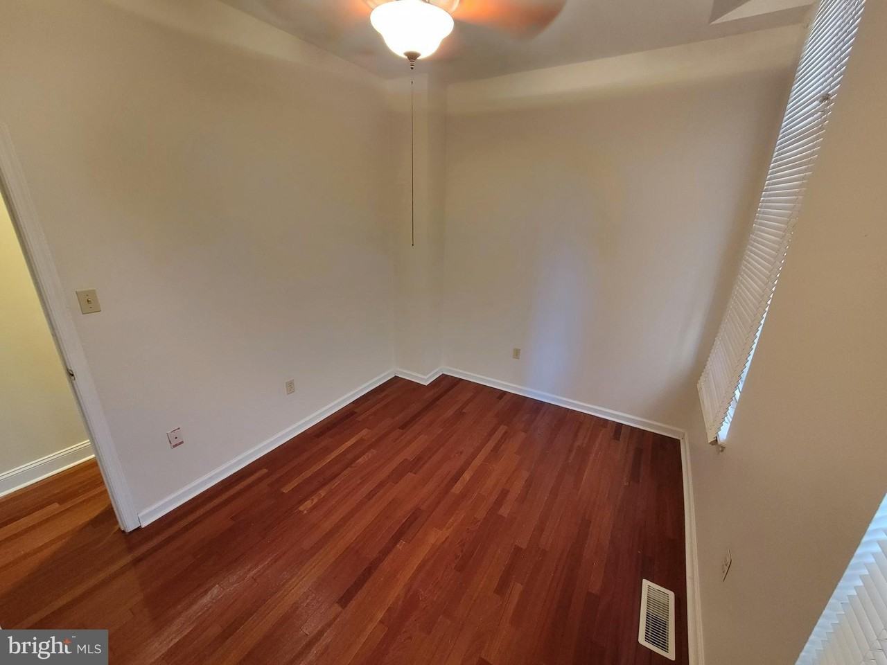 1828-00 Green St Apt 1r - Photo 6 of 10