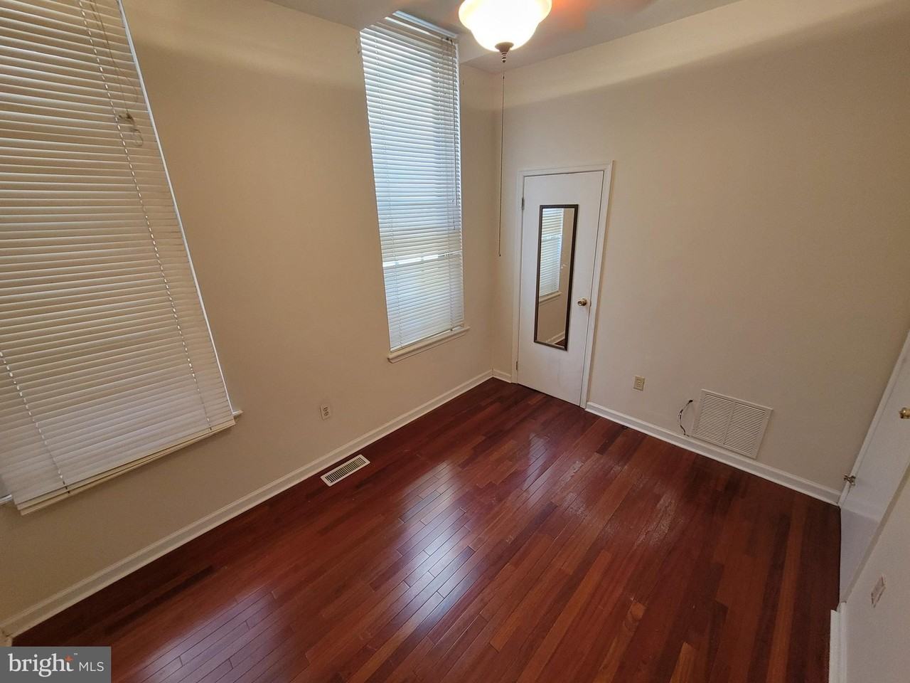 1828-00 Green St Apt 1r - Photo 7 of 10