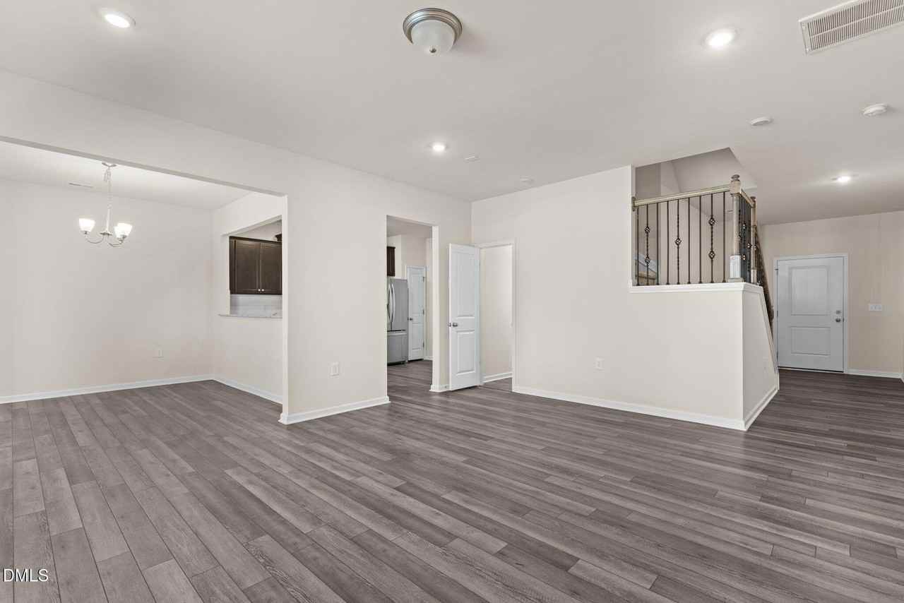1106 Tigerlily Way - Photo 4 of 34