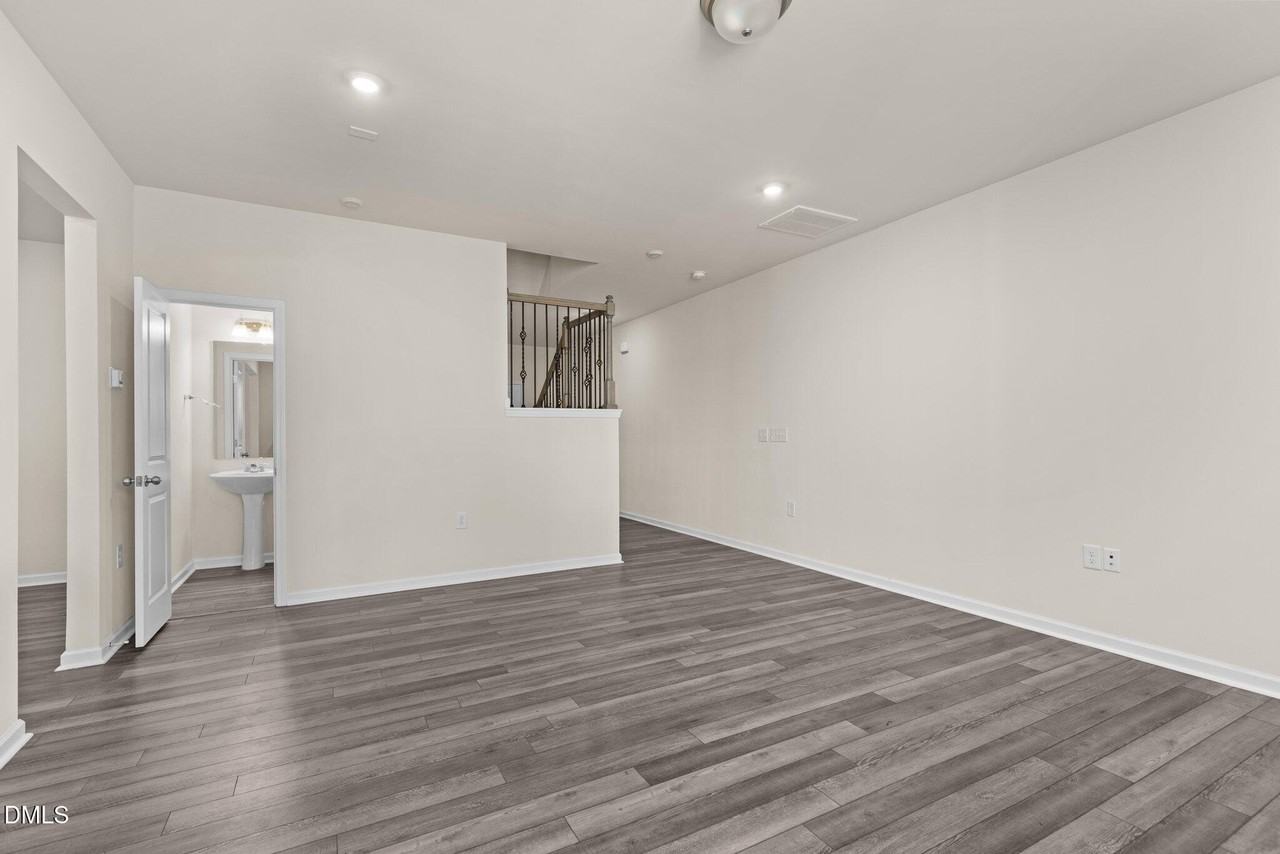 1106 Tigerlily Way - Photo 5 of 34