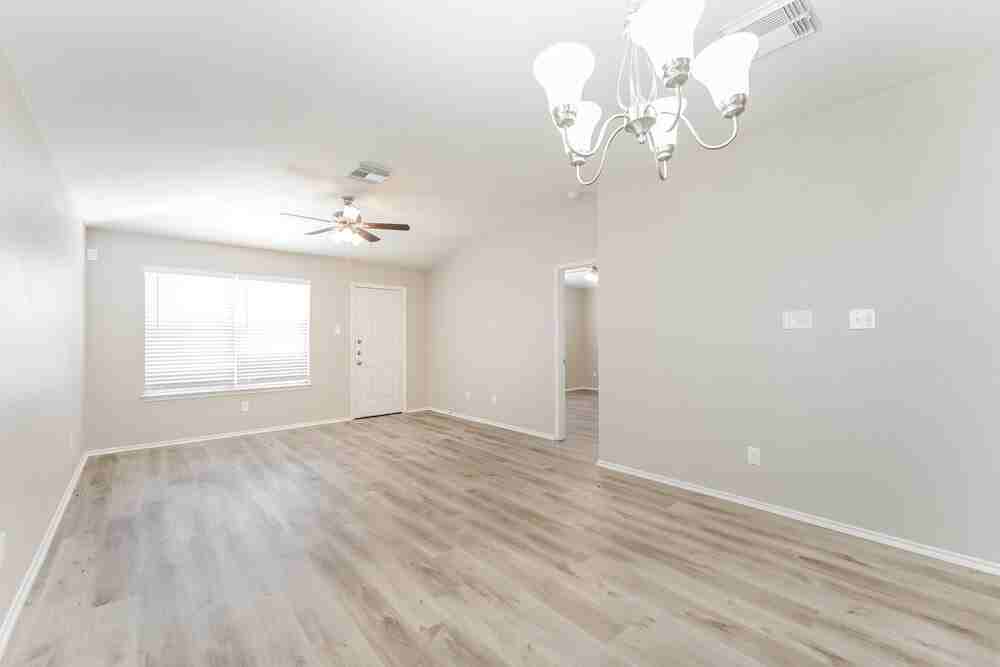 8215 Radial Ct - Photo 4 of 16