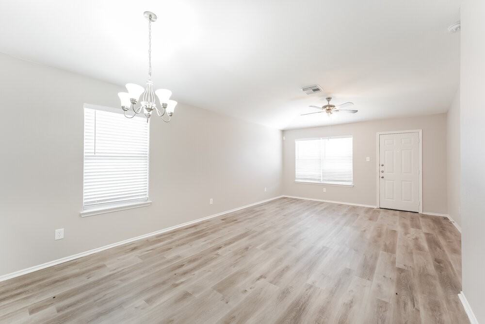 8215 Radial Ct - Photo 5 of 16