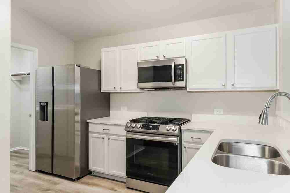 8215 Radial Ct - Photo 6 of 16