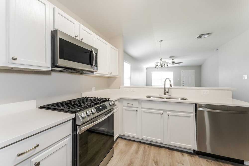 8215 Radial Ct - Photo 7 of 16