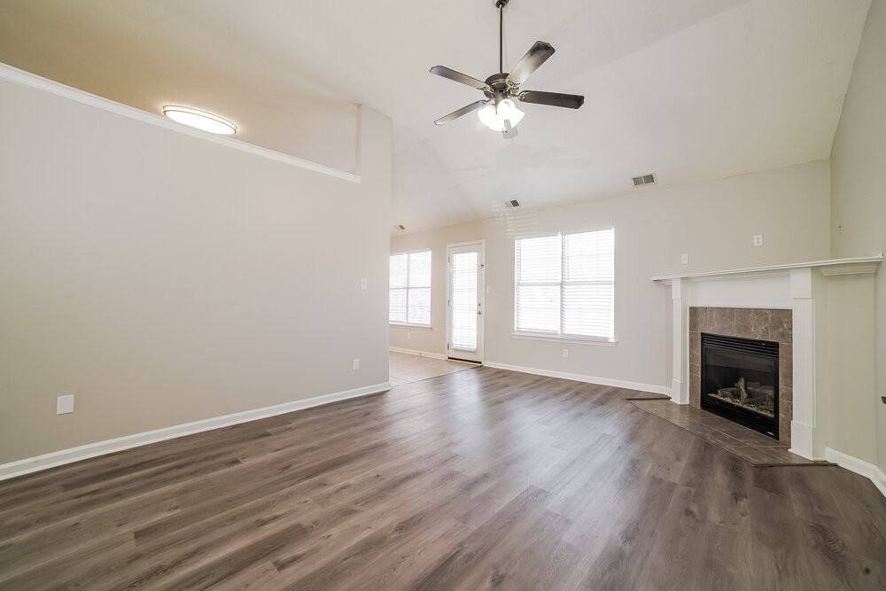 5915 Landau Dr - Photo 4 of 17