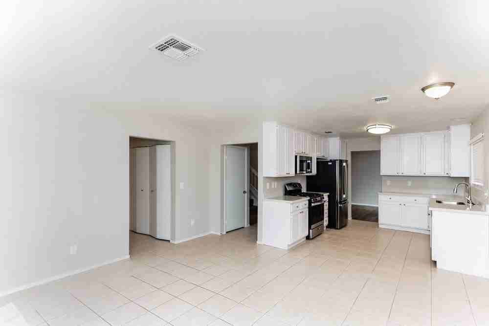 8342 Huxley St - Photo 6 of 17