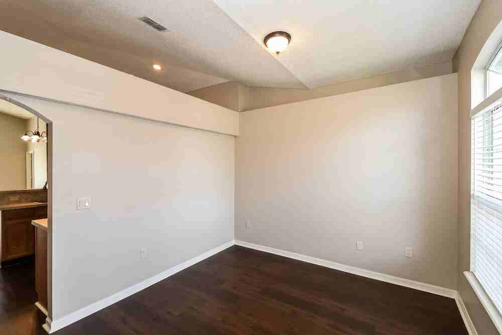 1527 Irishwood Ct - Photo 6 of 16