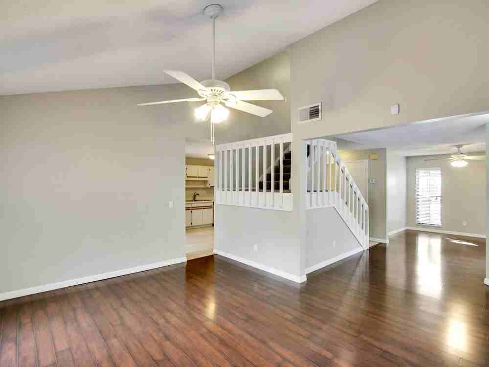 1245 Crossfield Dr - Photo 4 of 14