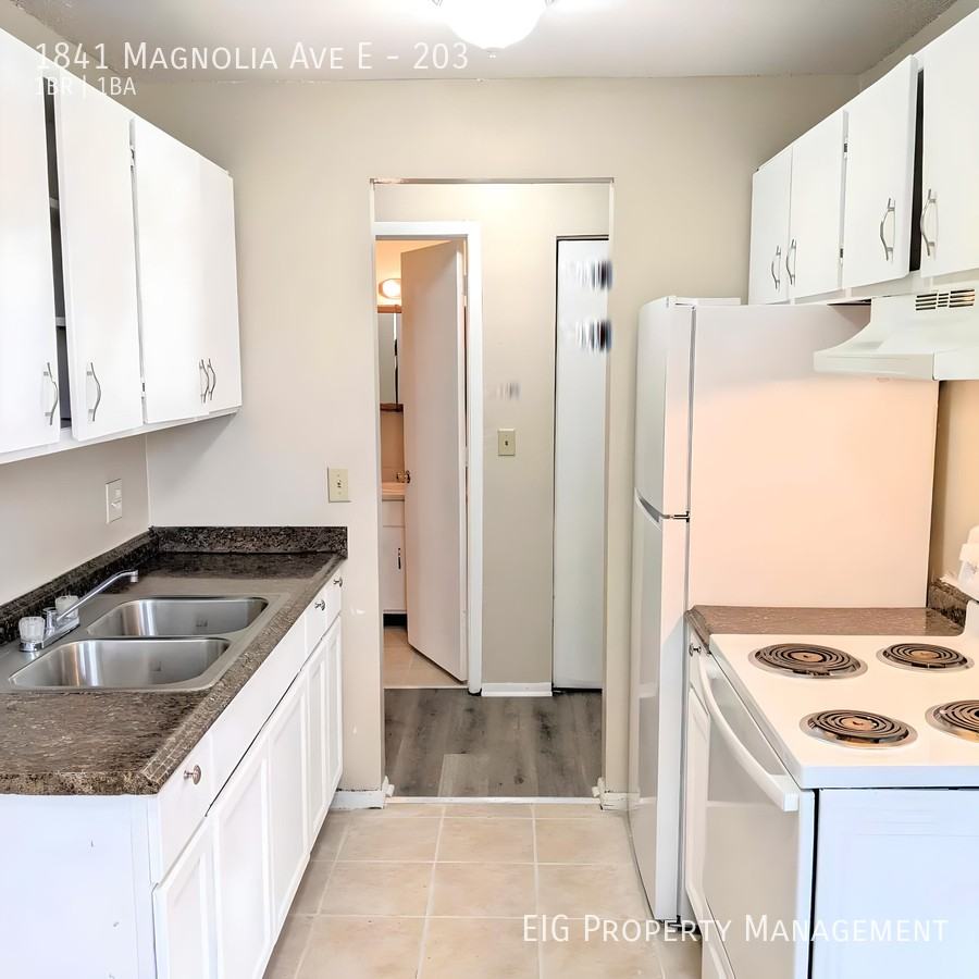 Magnolia - Photo 7 of 40